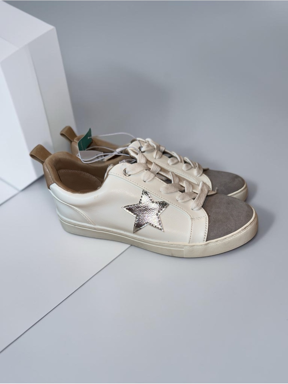 Women's Cream Sneaker with Star Accent Maurice’s (8) NWT